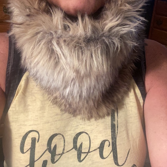 Faux Fur neck warmer/scarf 🌸🌸 - Picture 2 of 4